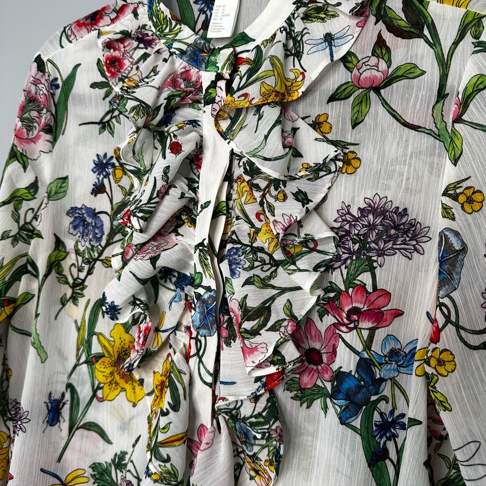 Floral Ruffle Blouse - Delicate and Unique - Picture 6 of 16